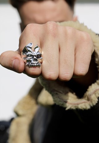 GOTHIC LATIN CRACKED SKULL SILVER RING