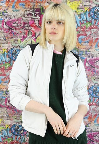 VINTAGE NIKE SHELL JACKET/WINDBREAKER. BRANDED SPORTSWEAR.