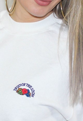 VINTAGE 90'S SNOW WHITE FRUIT OF THE LOOM SWEATSHIRT