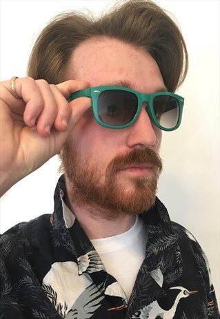 VINTAGE GREEN WAYFARER SUNGLASSES