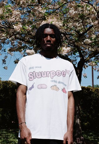 WHITE SHORT SLEEVED T-SHIRT WITH SLUURPEE DESIGN