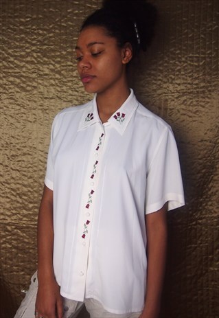 WHITE SHIRT WITH ROSES EMBROIDERED