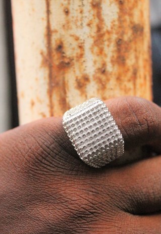 DOTTED RING IN SILVER