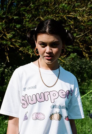 SHORT SLEEVED T-SHIRT IN WHITE WITH SLUURPEE DESIGN
