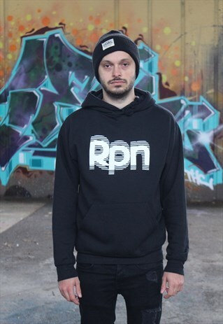 HOODED SWEATSHIRT IN BLACK