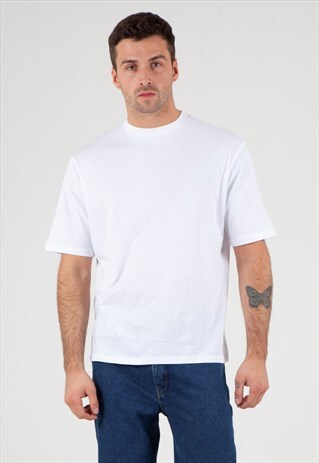WHITE T-SHIRT WITH HIGH NECK IN BOXY FIT