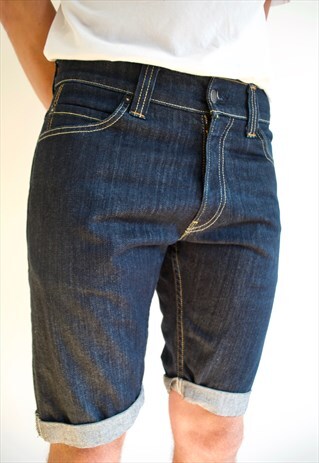VINTAGE 90'S MEN'S NAVY DENIM LEVI SHORTS