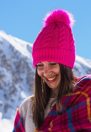 WOOL RICH HAT IN VIBRANT PINK WITH FAUX FUR BOBBLE