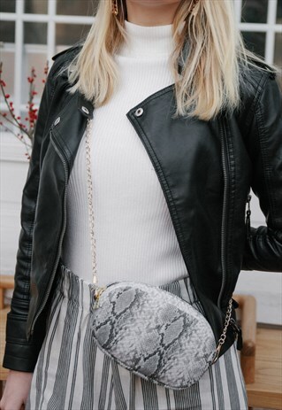 FANNY PACK IN SNAKE DESIGN