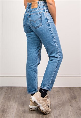 LEVI'S 90'S BLUE DENIM HIGH WAIST MOM JEANS