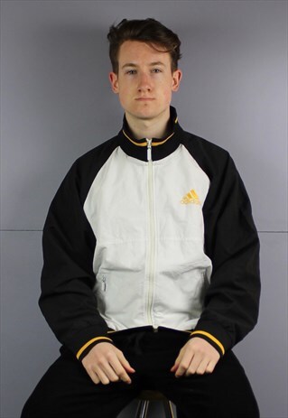 VINTAGE ADIDAS WINDBREAKER JACKET IN WHITE WITH ZIP POCKETS