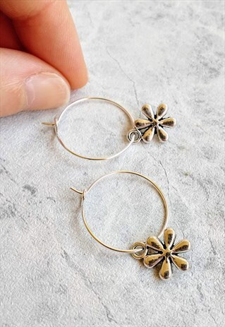 MINI RETRO DAISY FLOWER HOOP EARRINGS