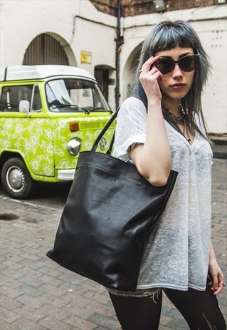 THE URBAN BLACK LEATHER TOTE