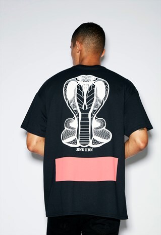 GEO SNAKE OVERSIZED BLACK TEE