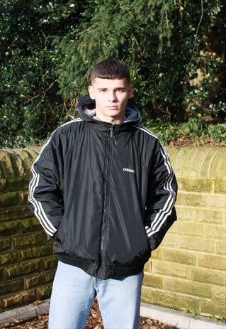 VINTAGE BLACK ADIDAS PUFFER JACKET WITH SOFT LINING