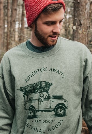 'ADVENTURE AWAITS' SWEATSHIRT IN HEATHER GREEN