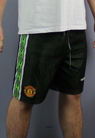 VINTAGE UMBRO MANCHESTER UNITED SHORTS IN GREEN WITH LOGO TA