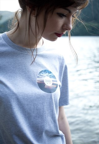 SHORT-SLEEVED GREY FASHION FIT TSHIRT SCENIC GRAPHIC PRINT