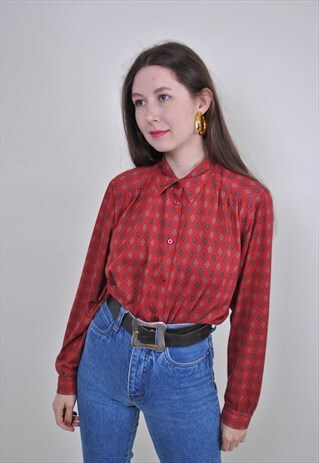 80S GEOMETRIC PRINT RED BLOUSE, PLUS SIZE ABSTRACT SHIRT