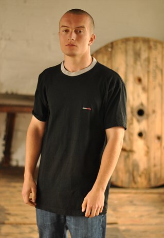 VINTAGE TOMMY HILFIGER FLAG LOGO TSHIRT