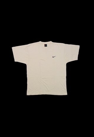 VINTAGE 90S NIKE EMBROIDERED LOGO T-SHIRT IN CREAM