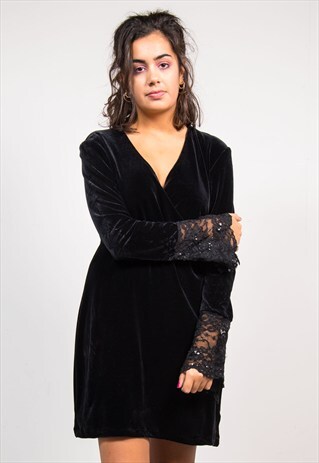 VINTAGE 90'S BLACK V-NECK VELVET DRESS