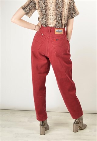 VINTAGE 90S HIGH WAIST MOM JEANS IN RED DENIM