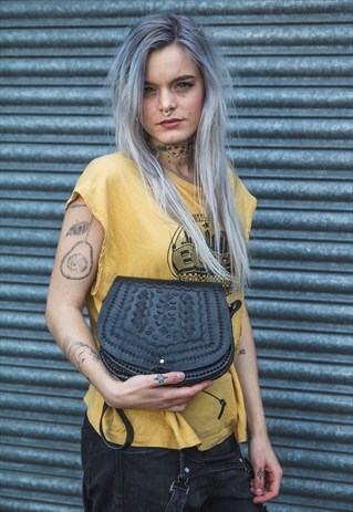 HAND CARVED LEATHER SADDLE BAG SATCHEL (BLACK)