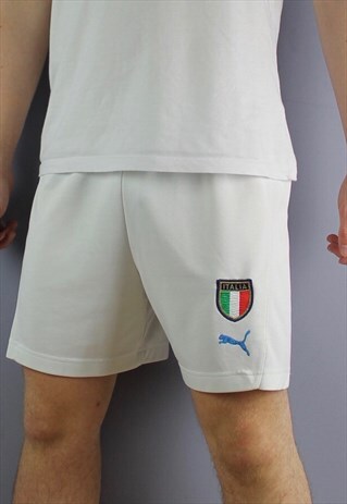 VINTAGE PUMA ITALY SHORTS IN WHITE WITH EMBROIDERED LOGOS AN