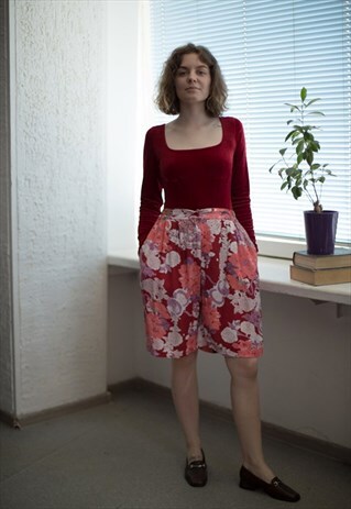 VINTAGE 80'S RED PATTERNED HIGH WAISTED SHORTS