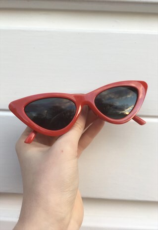 WOMENS VINTAGE 90S RED CAT EYE THIN POINTY SUNGLASSES