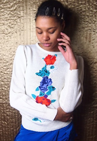 WHITE KNIT JUMPER WITH FLORAL EMBROIDERED