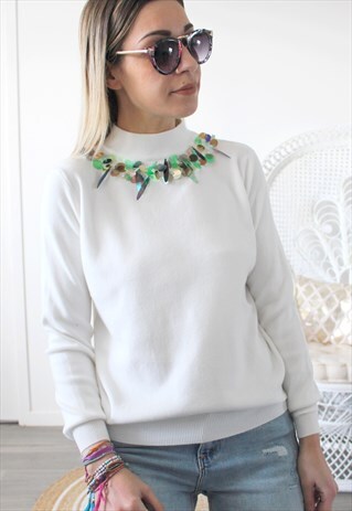JUMPER SEQUINS ON THE NECKLINE