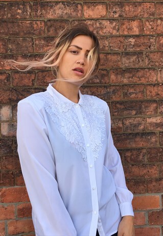 DETAILED WHITE VINTAGE BLOUSE