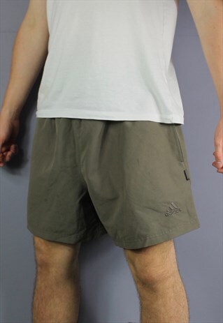 VINTAGE ADIDAS SHORTS IN BROWN WITH POCKETS, EMBROIDERED LOG