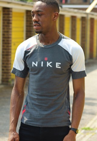 RETRO / NIKE / SLIM FIT T-SHIRT