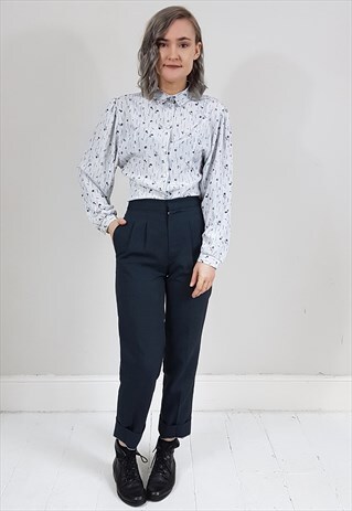 VINTAGE 80'S WHITE AND BLUE BLOUSE WITH FITTED WAIST