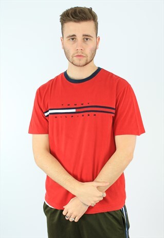 TOMMY HILFIGER BASIC SPELLOUT 90S INSPIRED T-SHIRT