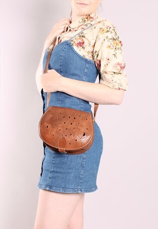 VINTAGE 80S TOOLED TAN LEATHER SATCHEL SADDLE BAG