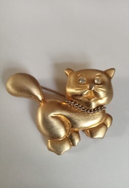 Cute vintage little gold tone cat brooch