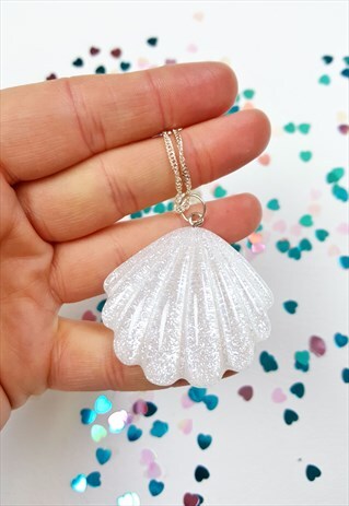 MERMAID WHITE GLITTER SHELL NECKLACE