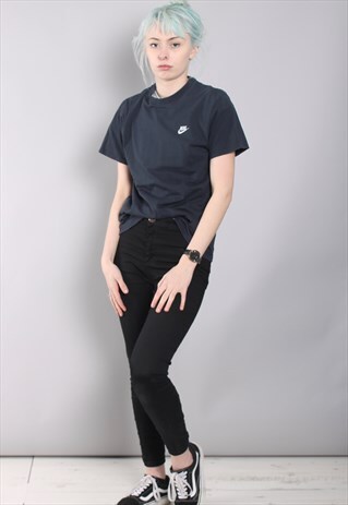 VINTAGE NIKE T-SHIRT