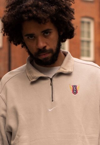 VINTAGE NIKE USA QUARTER ZIP SWEATSHIRT IN BEIGE