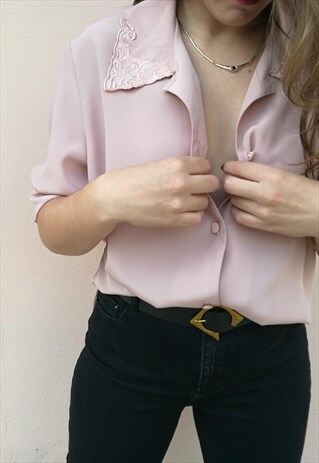 VINTAGE 90S EMBROIDERED BUTTON UP SHIRT IN PASTEL PINK