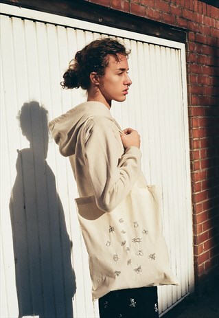 TOTE BAG IN NATURAL WITH BUG EMBROIDERY