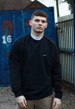 VINTAGE BLACK NIKE SWEATSHIRT