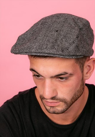 VINTAGE BLACK & WHITE HARRINGBONE FLAT CAP
