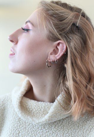 GOLD SMALL SILHOUETTE OUTLINE HOOPS