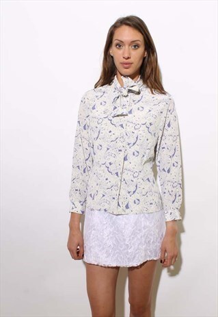 VINTAGE 80S LACE PRINT BUTTON DOWN SHIRT BLUE WHITE BOW S-M