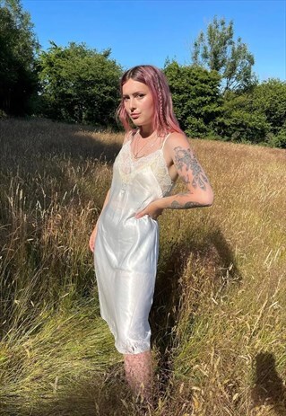 VINTAGE 90S WHITE SATIN LACE DETAIL CUTE SUMMER SLIP DRESS